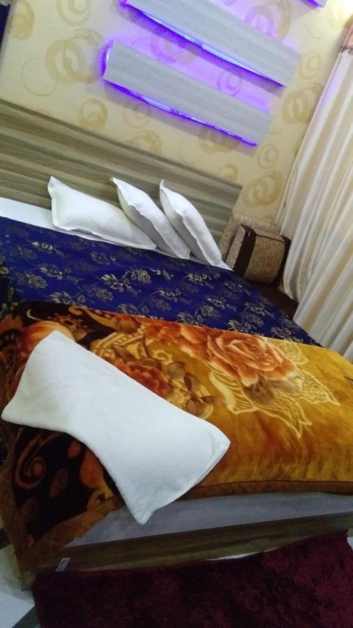 Hotel Rajmahal Tarapith Eksteriør billede