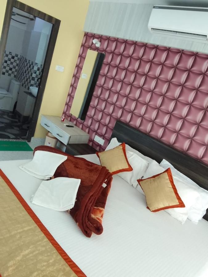 Hotel Rajmahal Tarapith Eksteriør billede